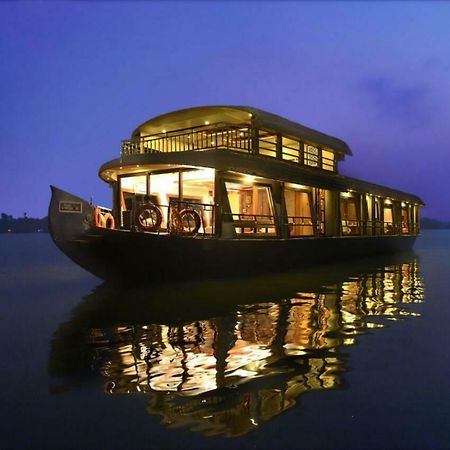 โคซี่ เฮาส์โบ๊ต Hotel Alappuzha ภายนอก รูปภาพ