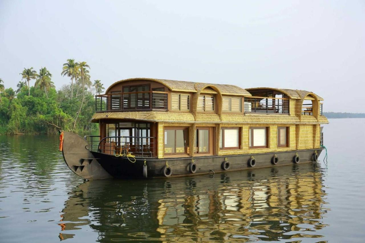 โคซี่ เฮาส์โบ๊ต Hotel Alappuzha ภายนอก รูปภาพ