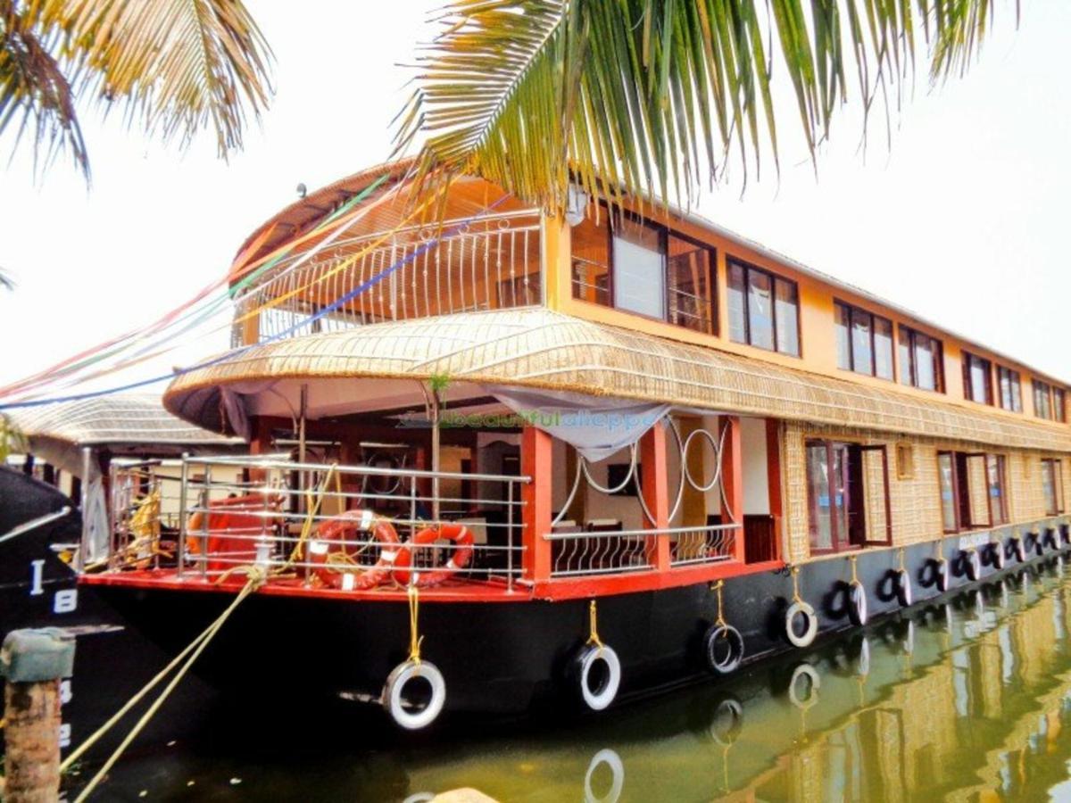 โคซี่ เฮาส์โบ๊ต Hotel Alappuzha ภายนอก รูปภาพ