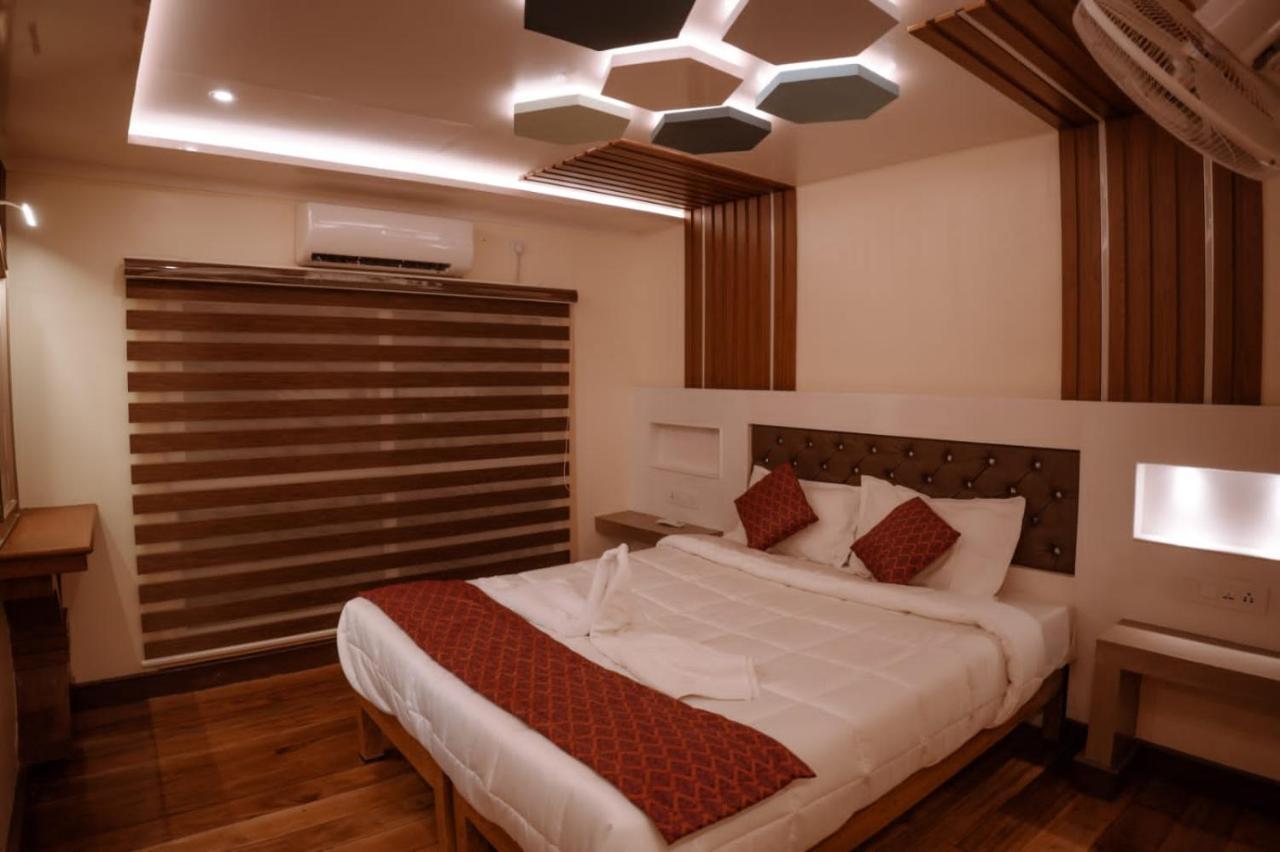 โคซี่ เฮาส์โบ๊ต Hotel Alappuzha ภายนอก รูปภาพ