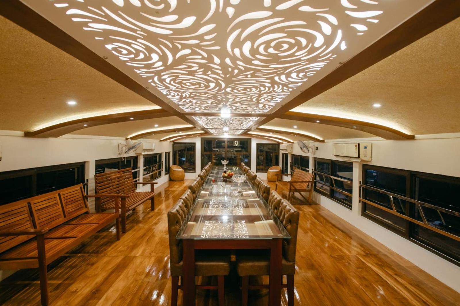 โคซี่ เฮาส์โบ๊ต Hotel Alappuzha ภายนอก รูปภาพ