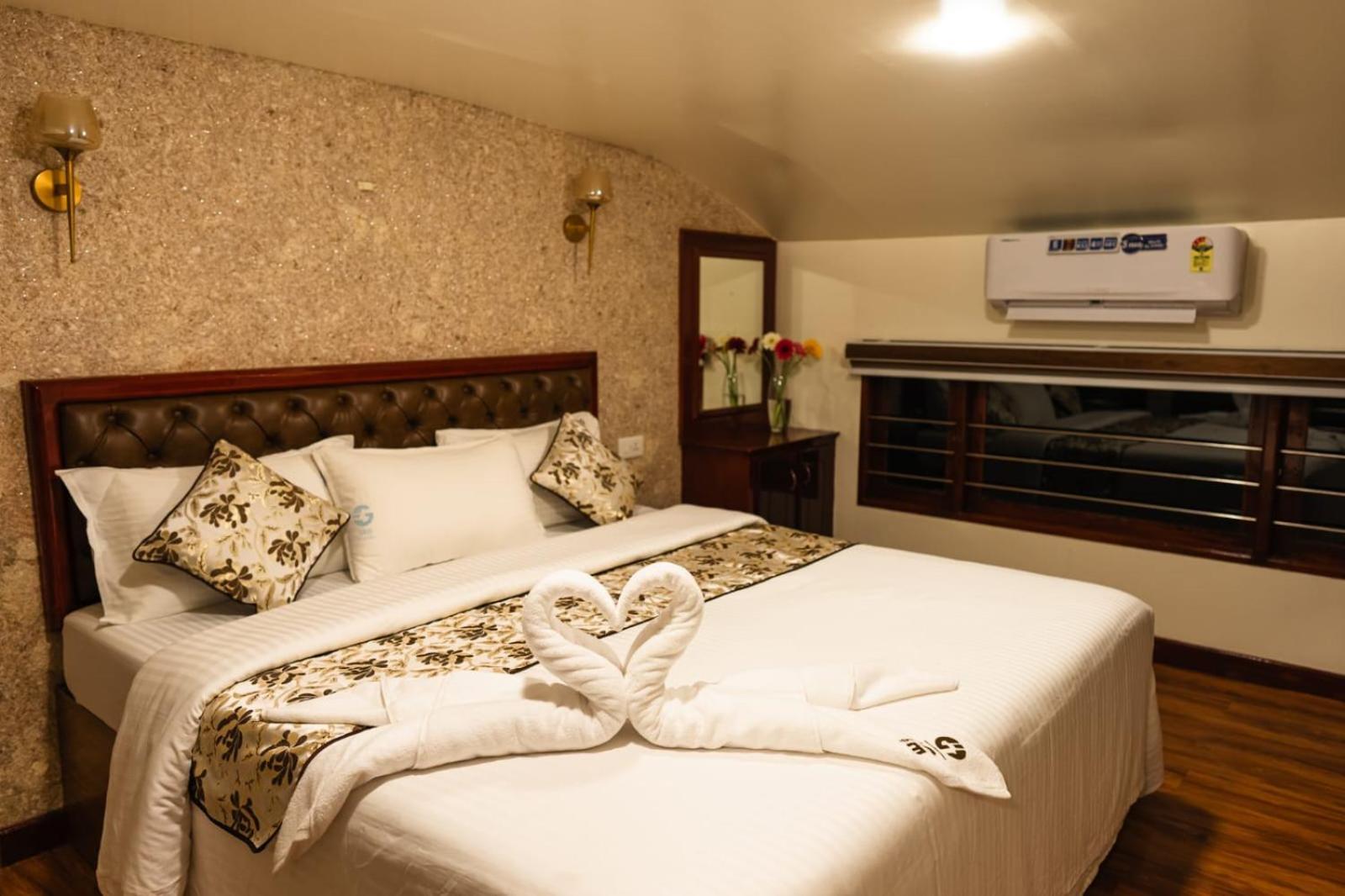 โคซี่ เฮาส์โบ๊ต Hotel Alappuzha ภายนอก รูปภาพ