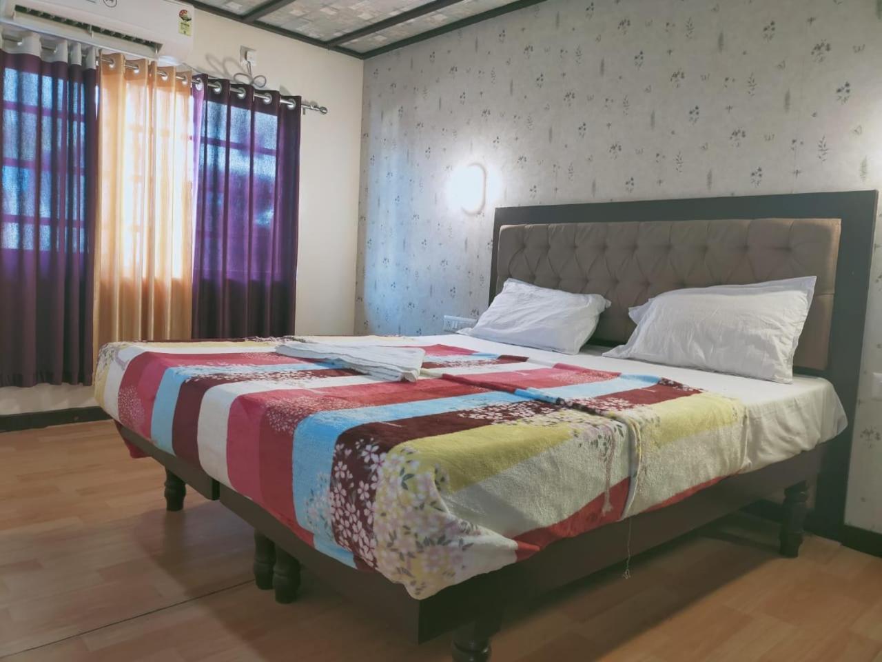โคซี่ เฮาส์โบ๊ต Hotel Alappuzha ภายนอก รูปภาพ