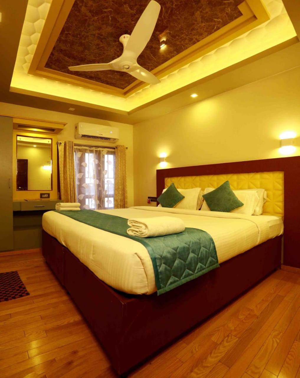 โคซี่ เฮาส์โบ๊ต Hotel Alappuzha ภายนอก รูปภาพ