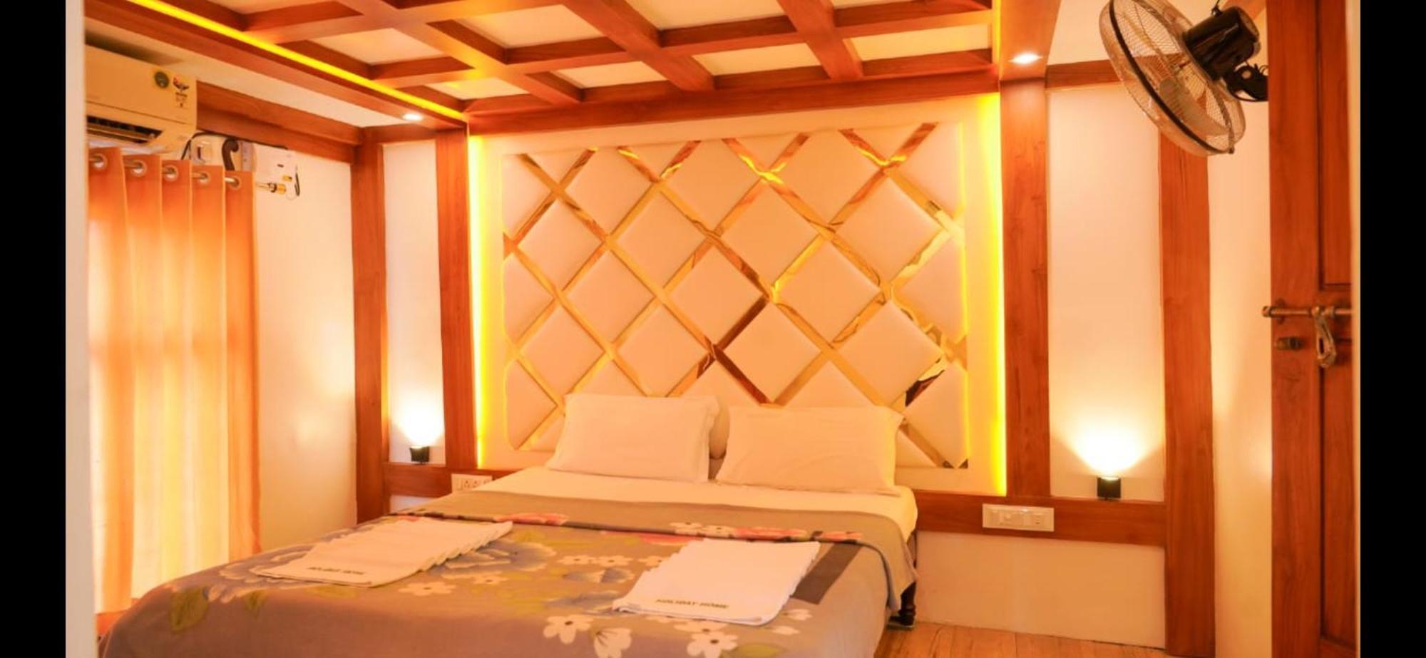 โคซี่ เฮาส์โบ๊ต Hotel Alappuzha ภายนอก รูปภาพ