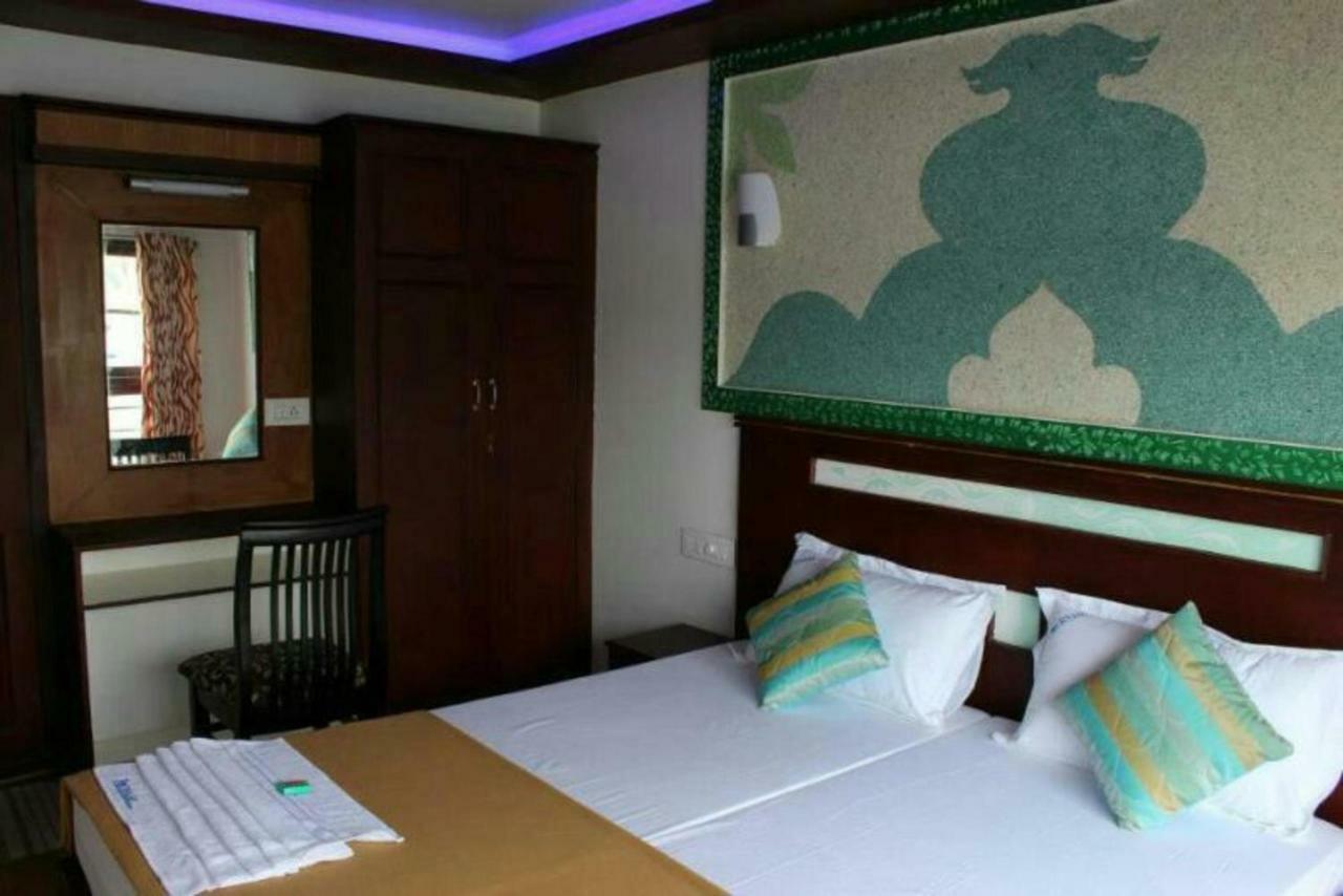 โคซี่ เฮาส์โบ๊ต Hotel Alappuzha ภายนอก รูปภาพ