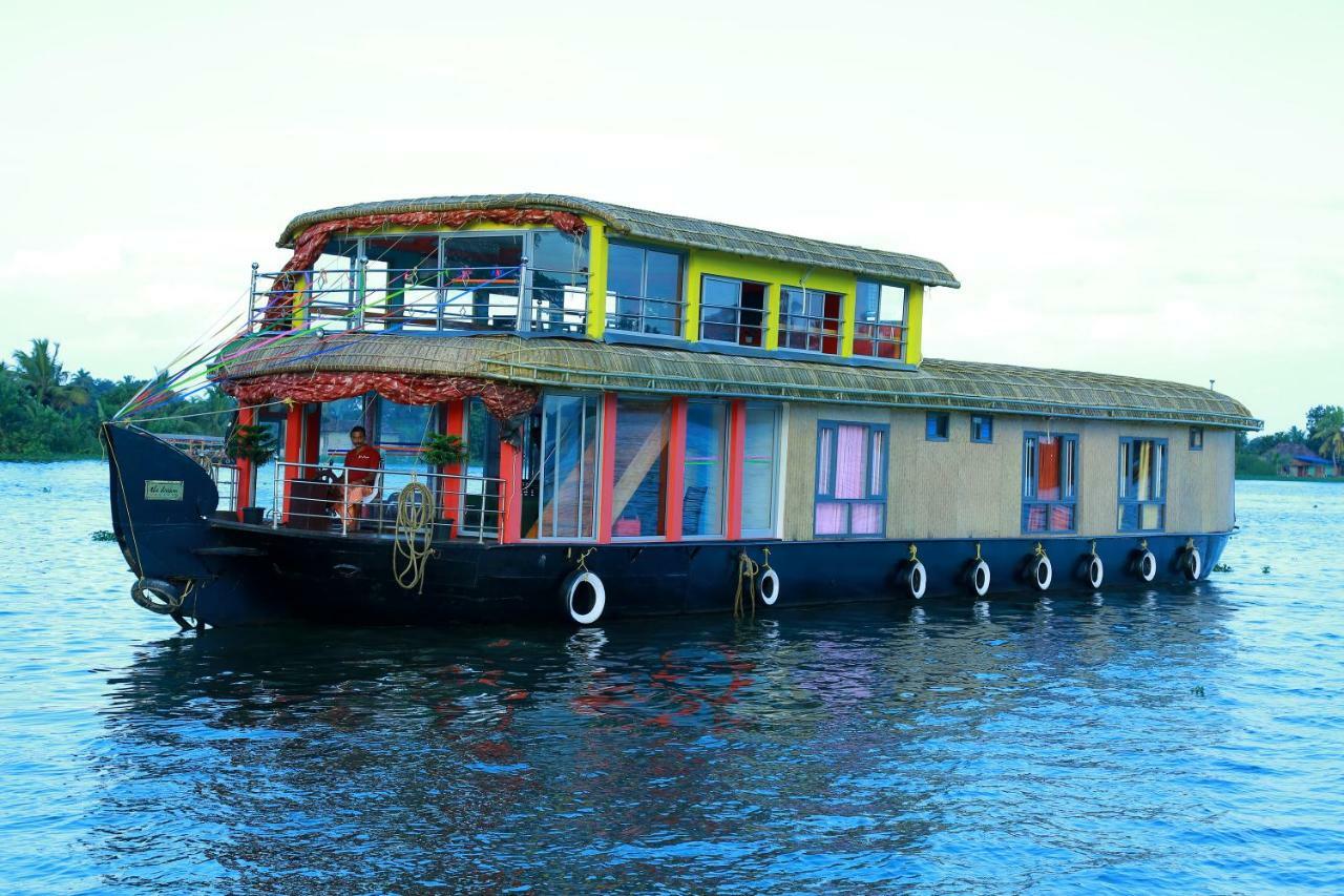 โคซี่ เฮาส์โบ๊ต Hotel Alappuzha ภายนอก รูปภาพ