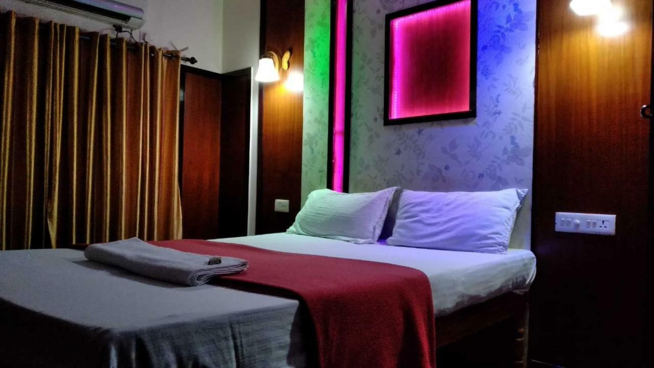 โคซี่ เฮาส์โบ๊ต Hotel Alappuzha ภายนอก รูปภาพ