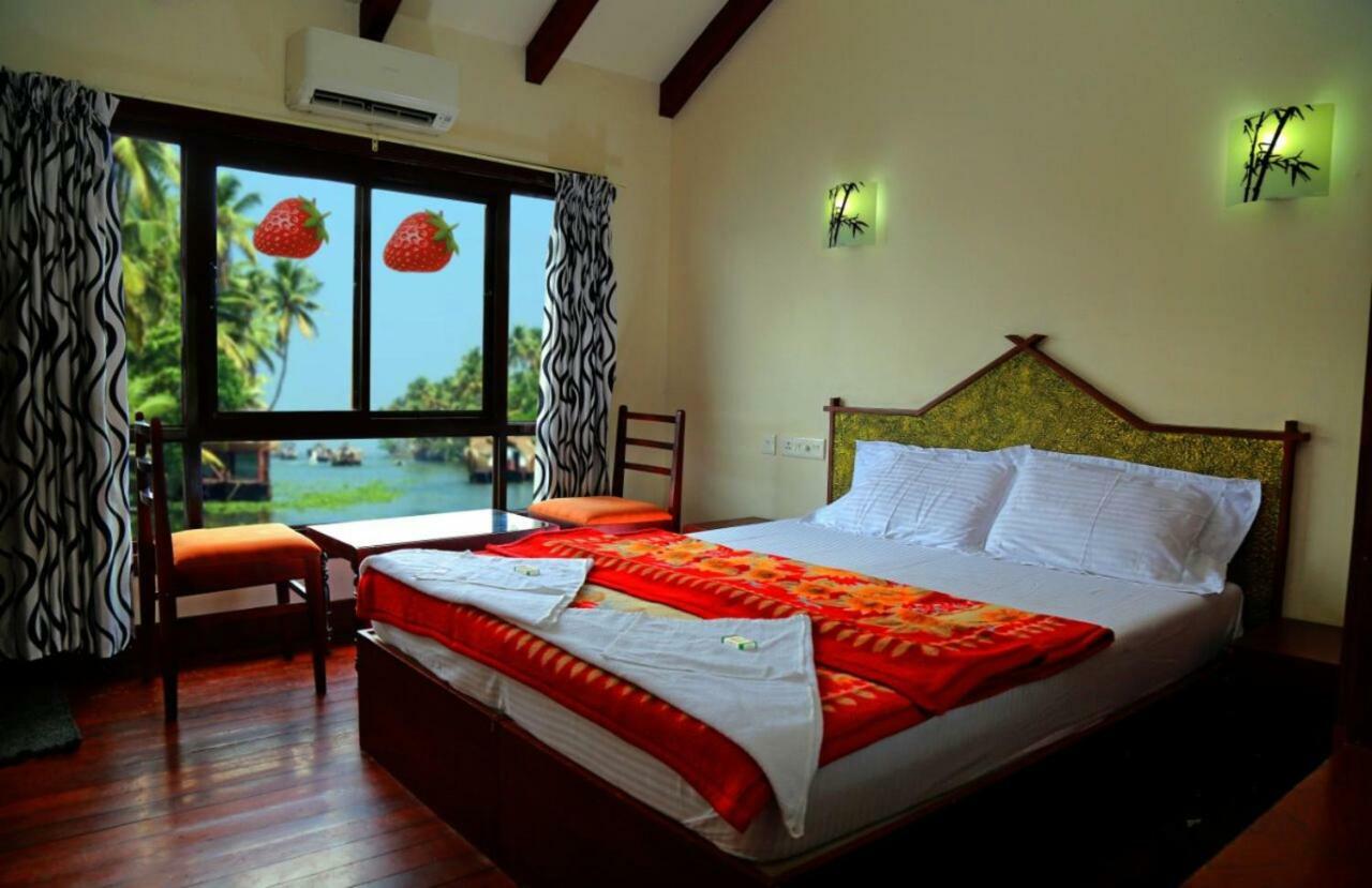 โคซี่ เฮาส์โบ๊ต Hotel Alappuzha ภายนอก รูปภาพ