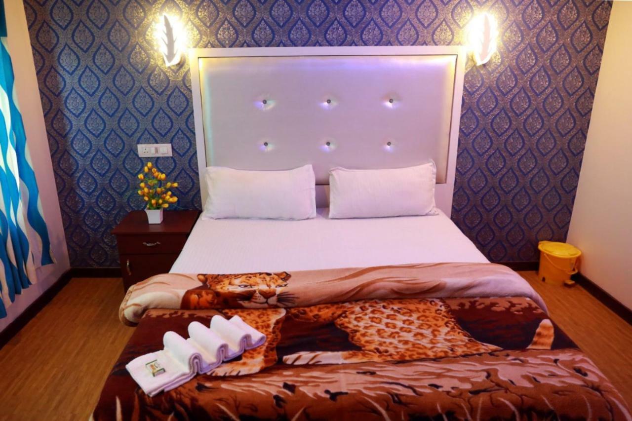 โคซี่ เฮาส์โบ๊ต Hotel Alappuzha ภายนอก รูปภาพ