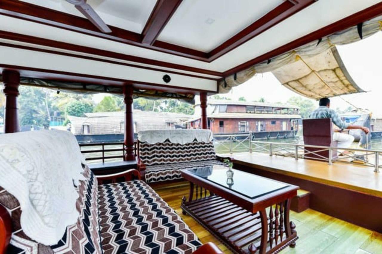 โคซี่ เฮาส์โบ๊ต Hotel Alappuzha ภายนอก รูปภาพ