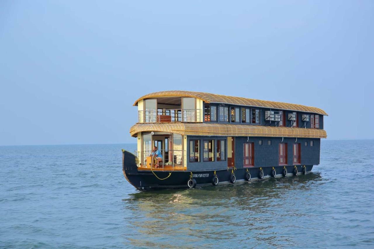 โคซี่ เฮาส์โบ๊ต Hotel Alappuzha ภายนอก รูปภาพ