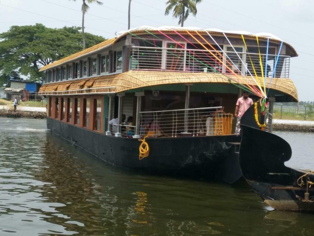 โคซี่ เฮาส์โบ๊ต Hotel Alappuzha ภายนอก รูปภาพ