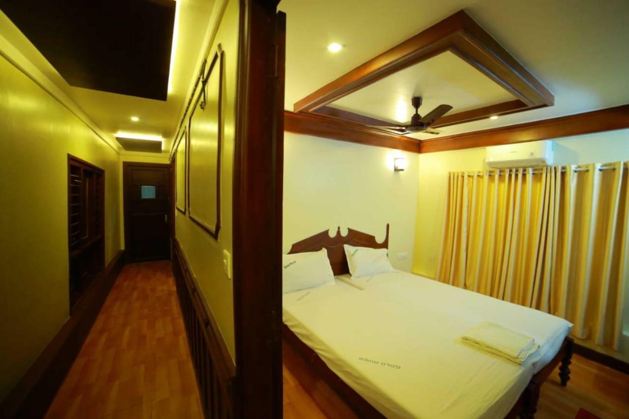 โคซี่ เฮาส์โบ๊ต Hotel Alappuzha ภายนอก รูปภาพ