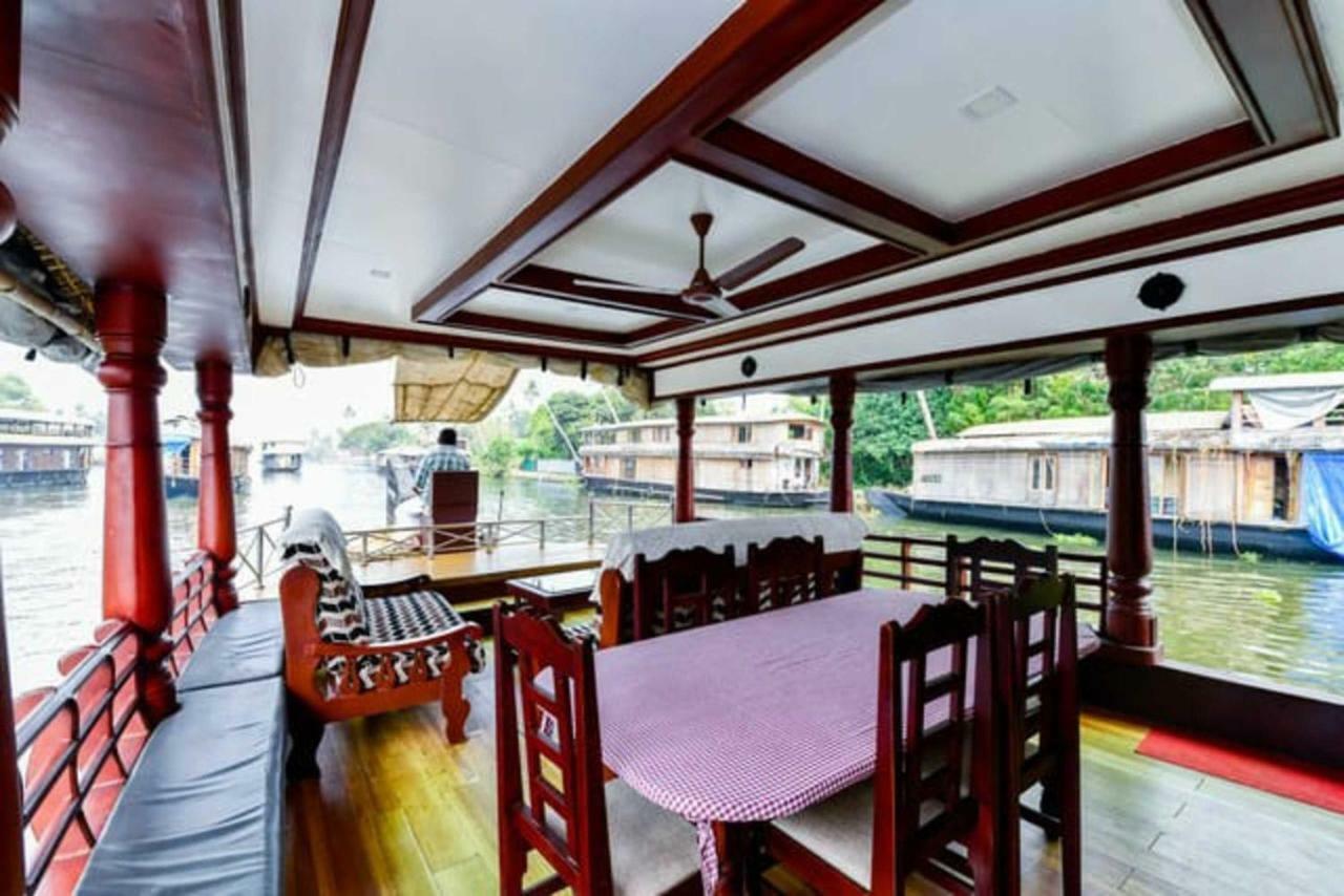 โคซี่ เฮาส์โบ๊ต Hotel Alappuzha ภายนอก รูปภาพ