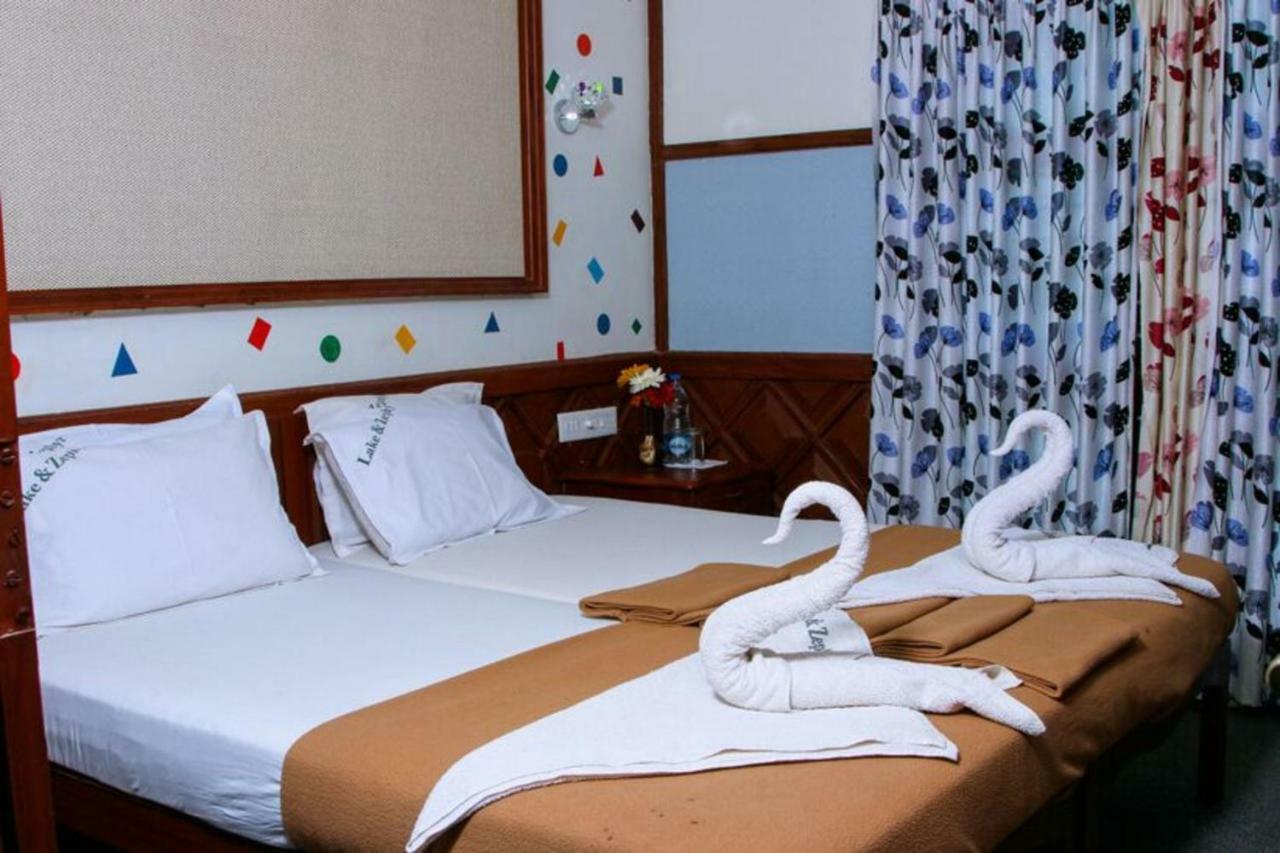 โคซี่ เฮาส์โบ๊ต Hotel Alappuzha ภายนอก รูปภาพ