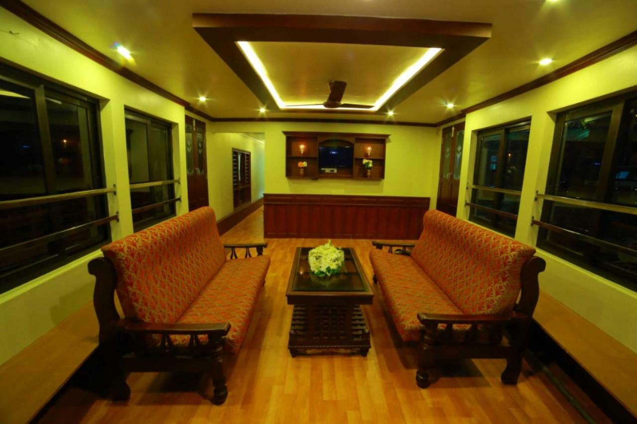 โคซี่ เฮาส์โบ๊ต Hotel Alappuzha ภายนอก รูปภาพ