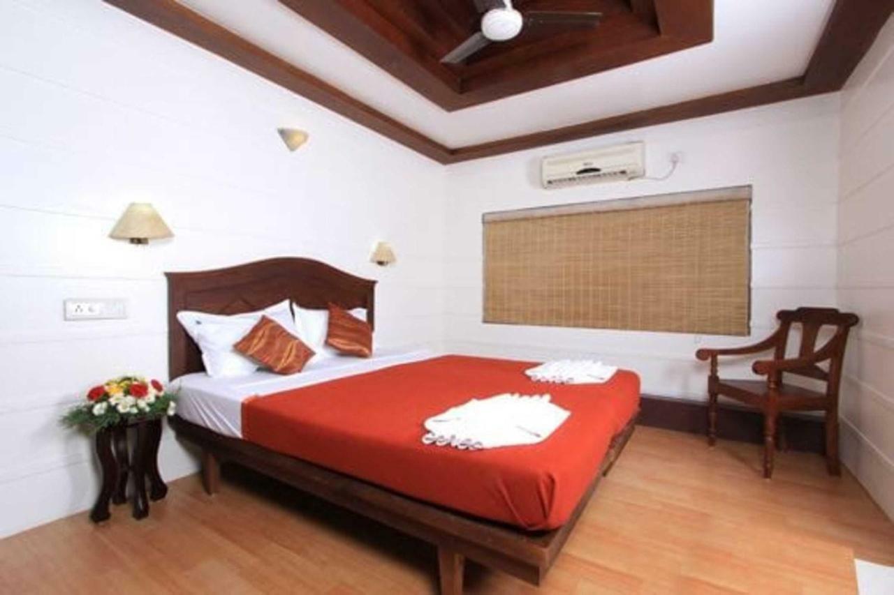 โคซี่ เฮาส์โบ๊ต Hotel Alappuzha ภายนอก รูปภาพ