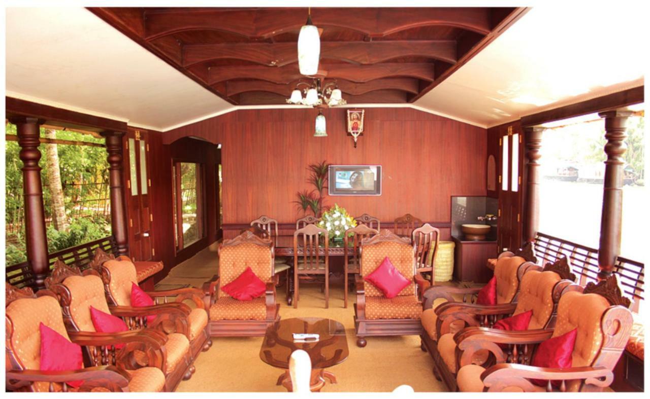 โคซี่ เฮาส์โบ๊ต Hotel Alappuzha ภายนอก รูปภาพ