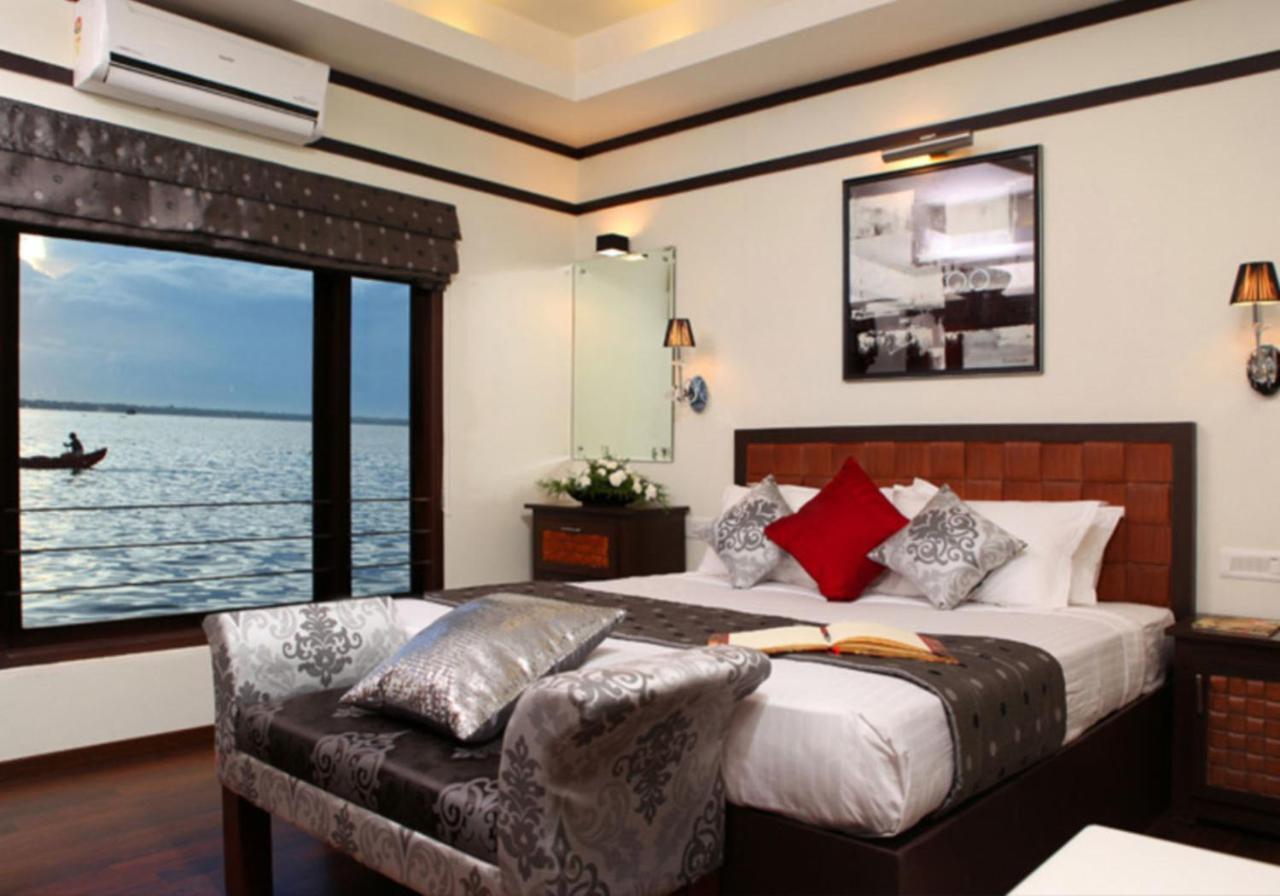 โคซี่ เฮาส์โบ๊ต Hotel Alappuzha ภายนอก รูปภาพ